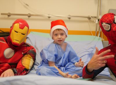 Superbohaterowie odwiedzili dzieci w Szpitalu